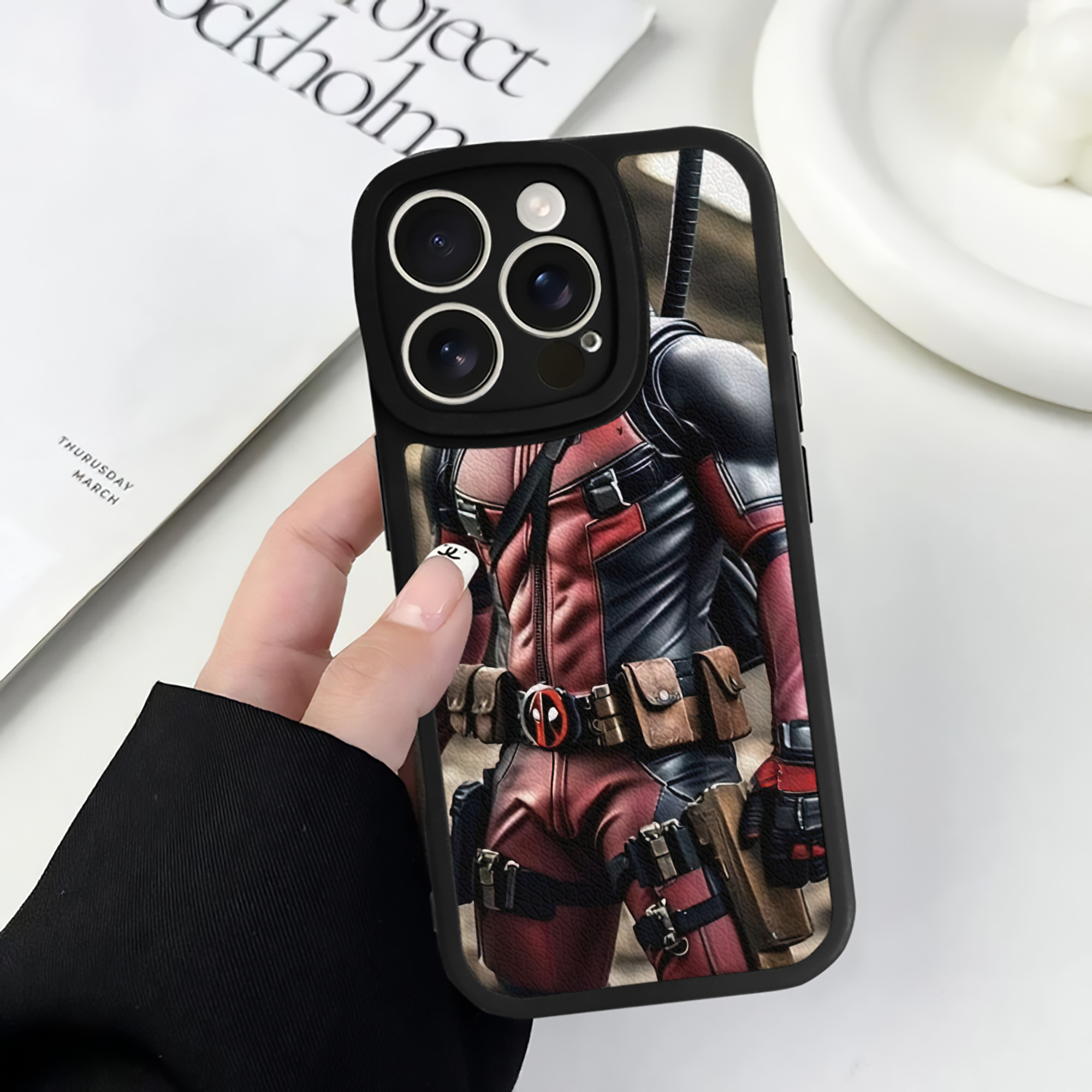 （画像用） Deadpool デッドプール 【iPhone 16シリーズ対応】シリコンスマホケース（レザー調） 材質：シリコン